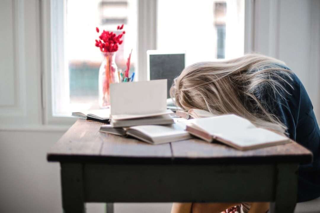 women procrastinating at her desk